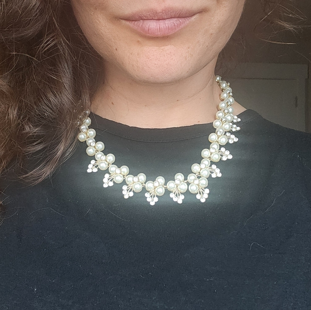 Elegant Pearl Flower Necklace